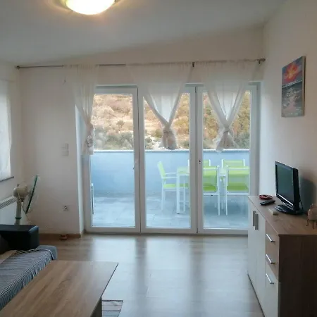 Sea View 1-bedroom Long Island Sali